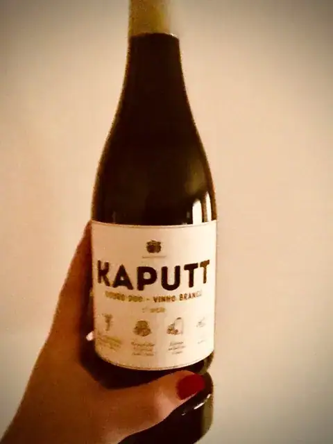 Kaputt, ... quero a garrafa toda para mim. — imagem 3
