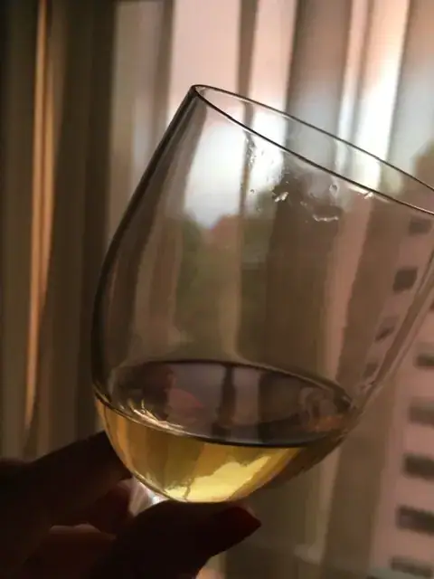 Kaputt, ... quero a garrafa toda para mim. — imagem 6