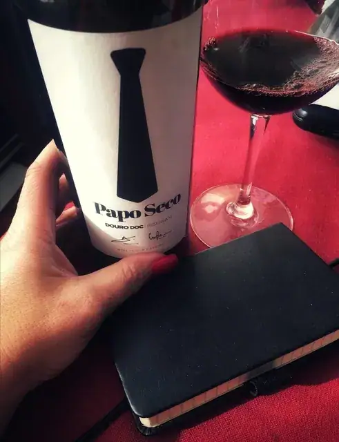 O vinho tinto do Tio Papo Seco